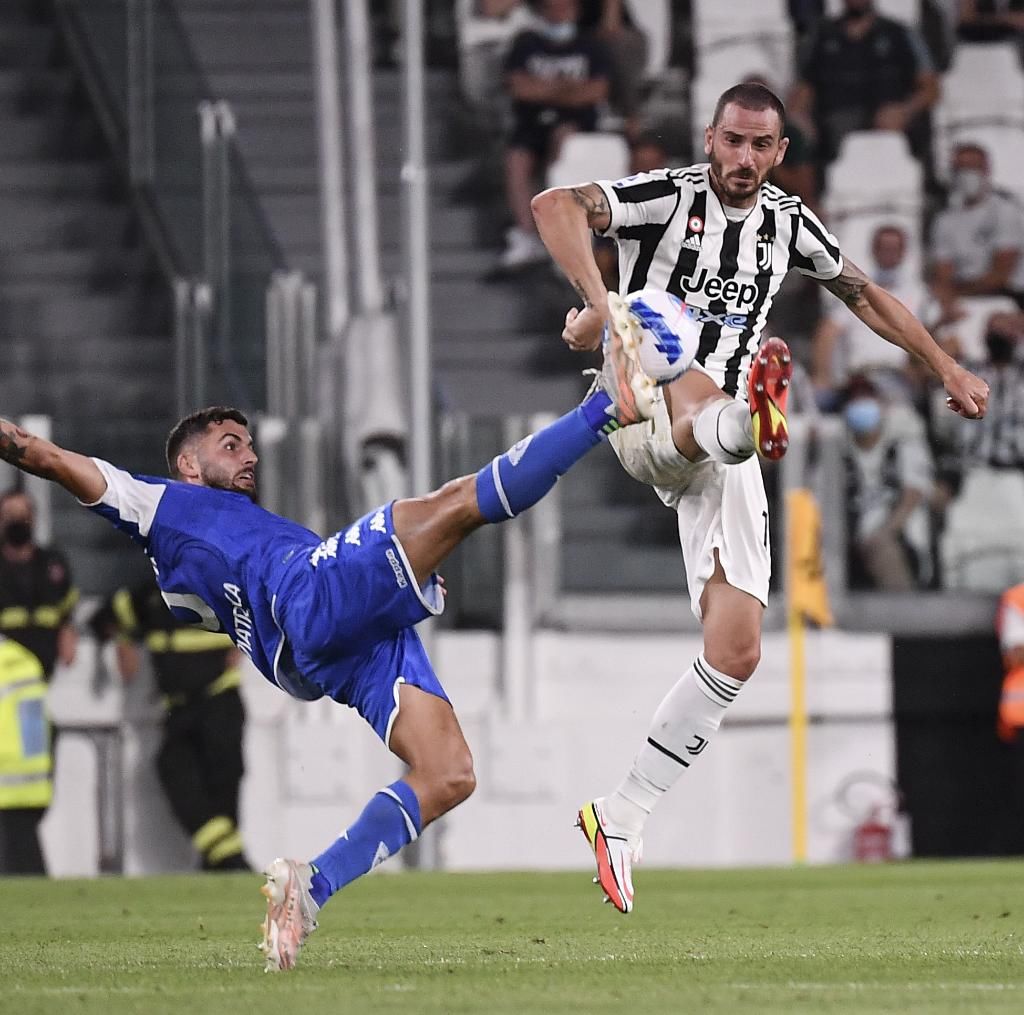 萨林杰真不行了？广东“三王炸”验货成功，朱芳雨被迫更换大外援